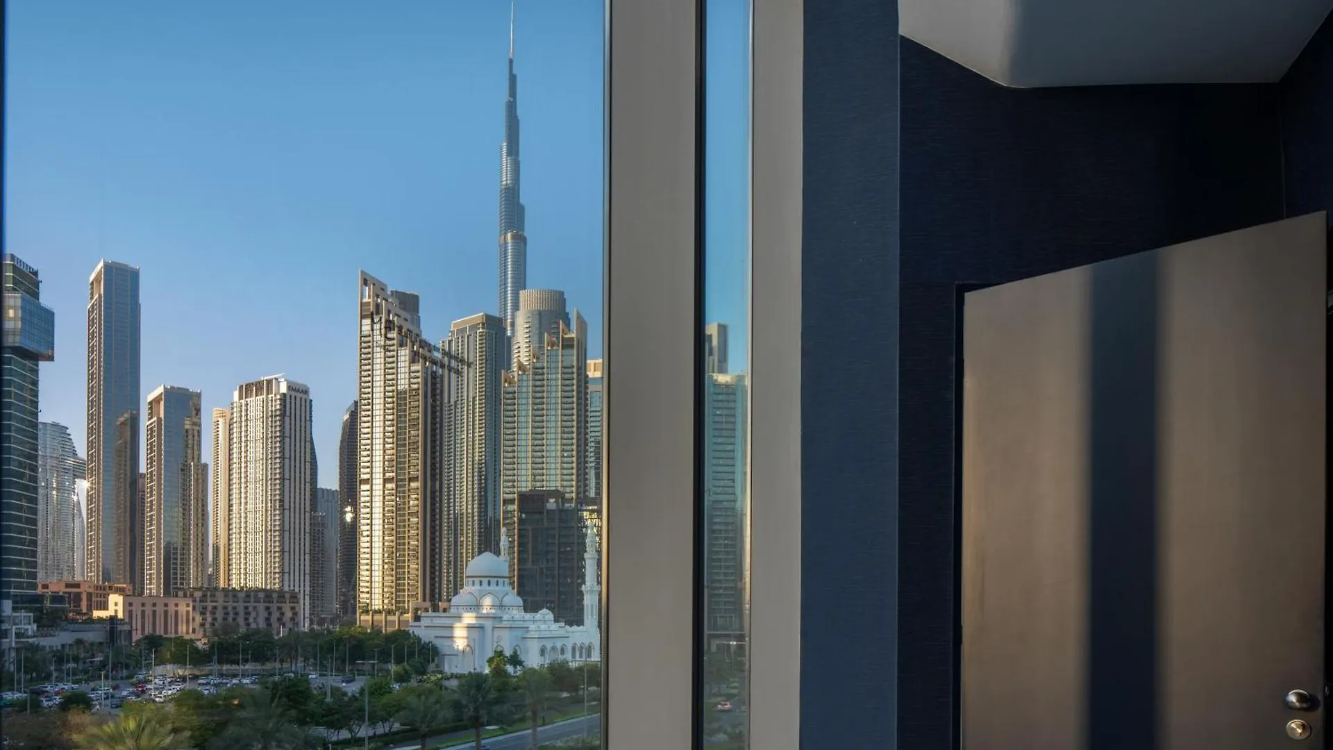 Me Dubai By Melia Hotel