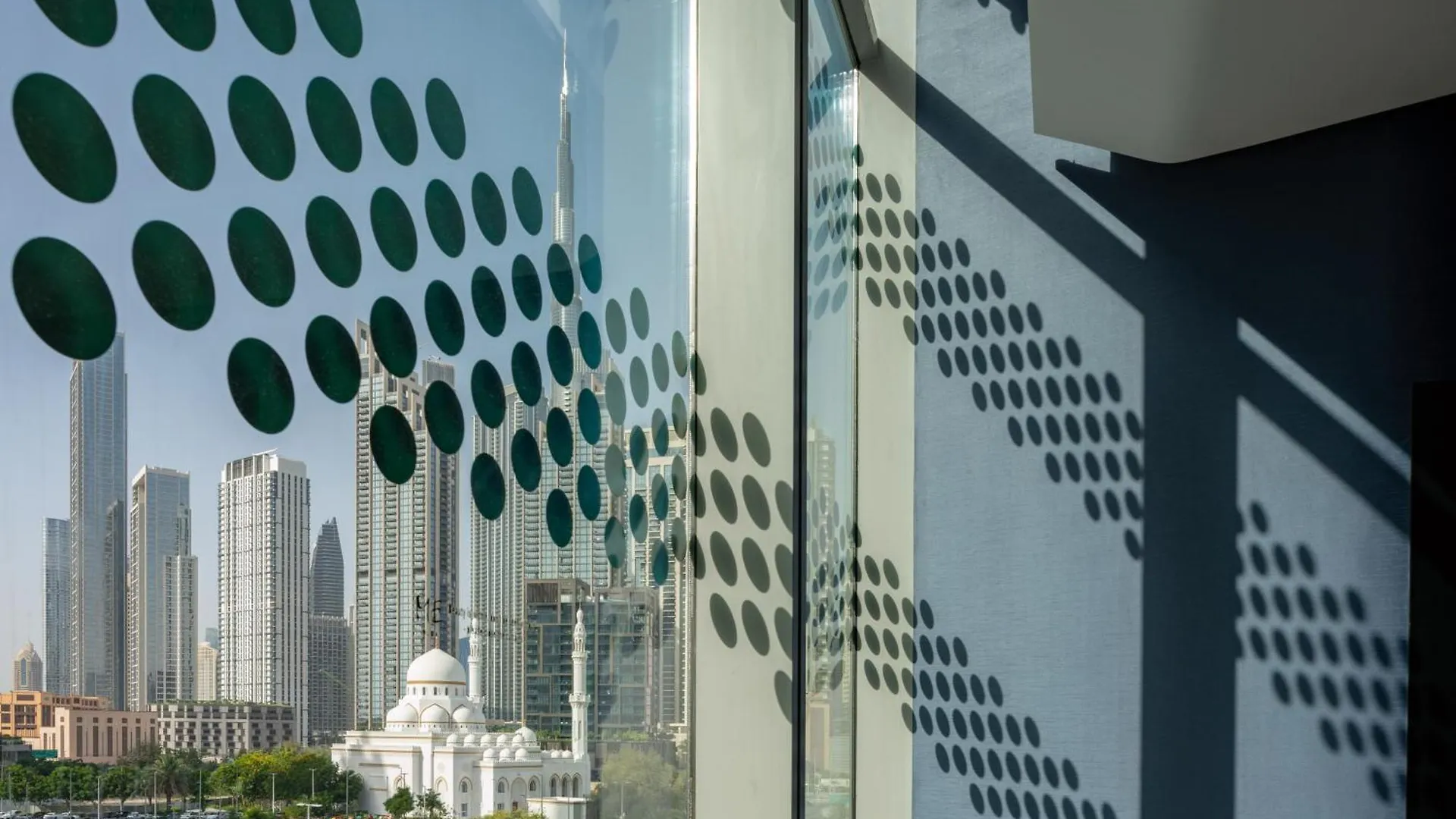 Me Dubai By Melia Hotell